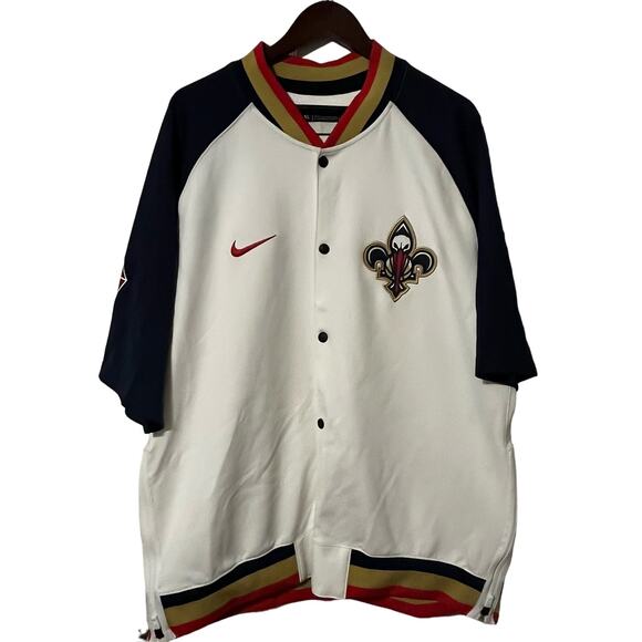 NWT Nike White/Navy New Orleans Pelicans City Edition Short Sleeve Snap Jacket - Picture 2 of 5